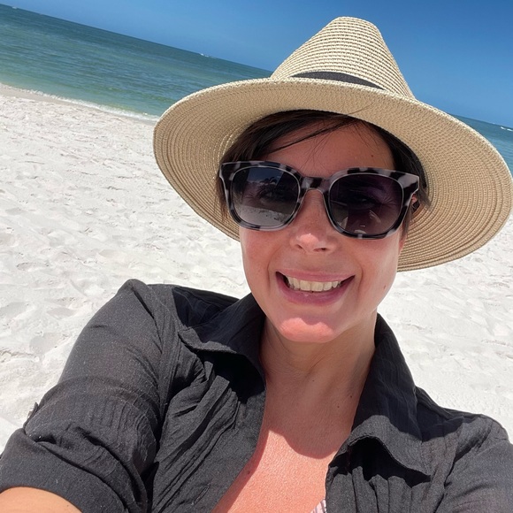 Meet your Posher, Staccie - Picture 2 of 5